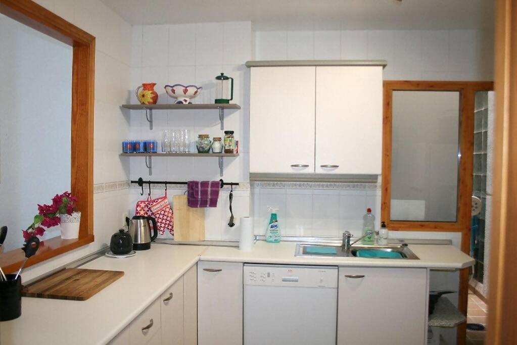 Beachside Apartment In The Centre Of El Campello Luaran gambar
