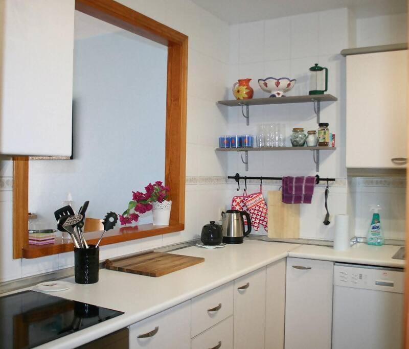 Beachside Apartment In The Centre Of El Campello Luaran gambar